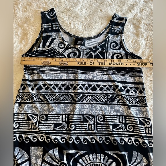 Aztec print sleeveless dress. Small but generously sized and stretchy. Black/wht - Picture 7 of 9